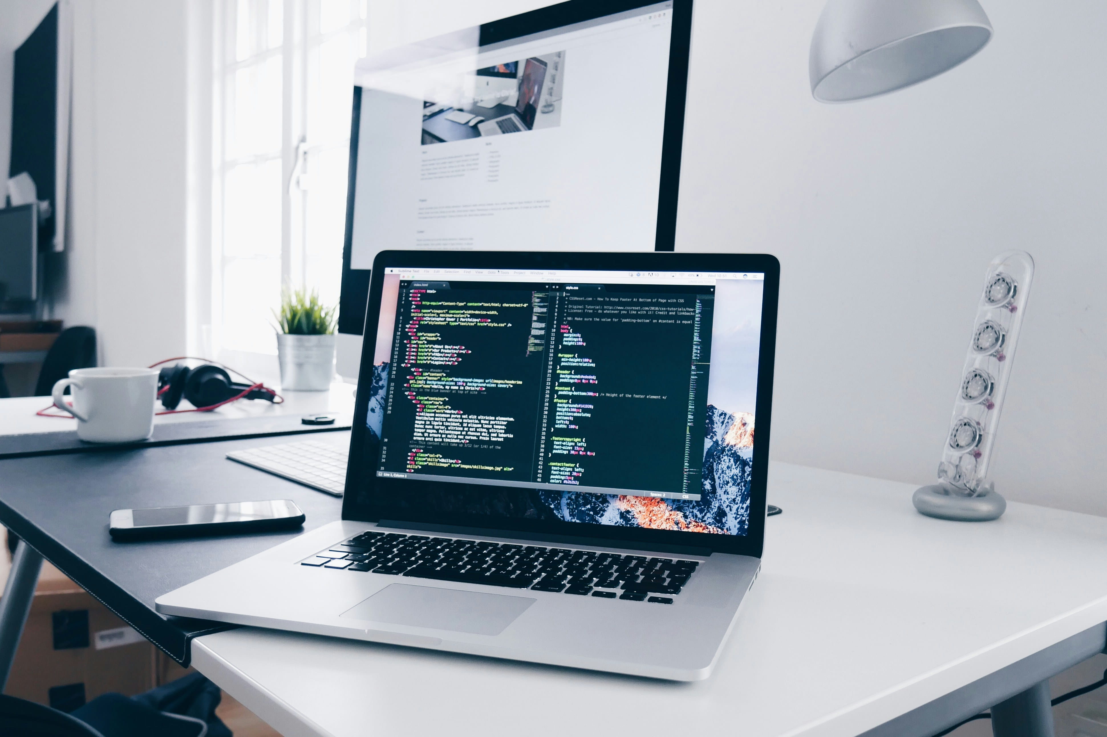 Équipe Sn-Web travaillant sur des projets innovants